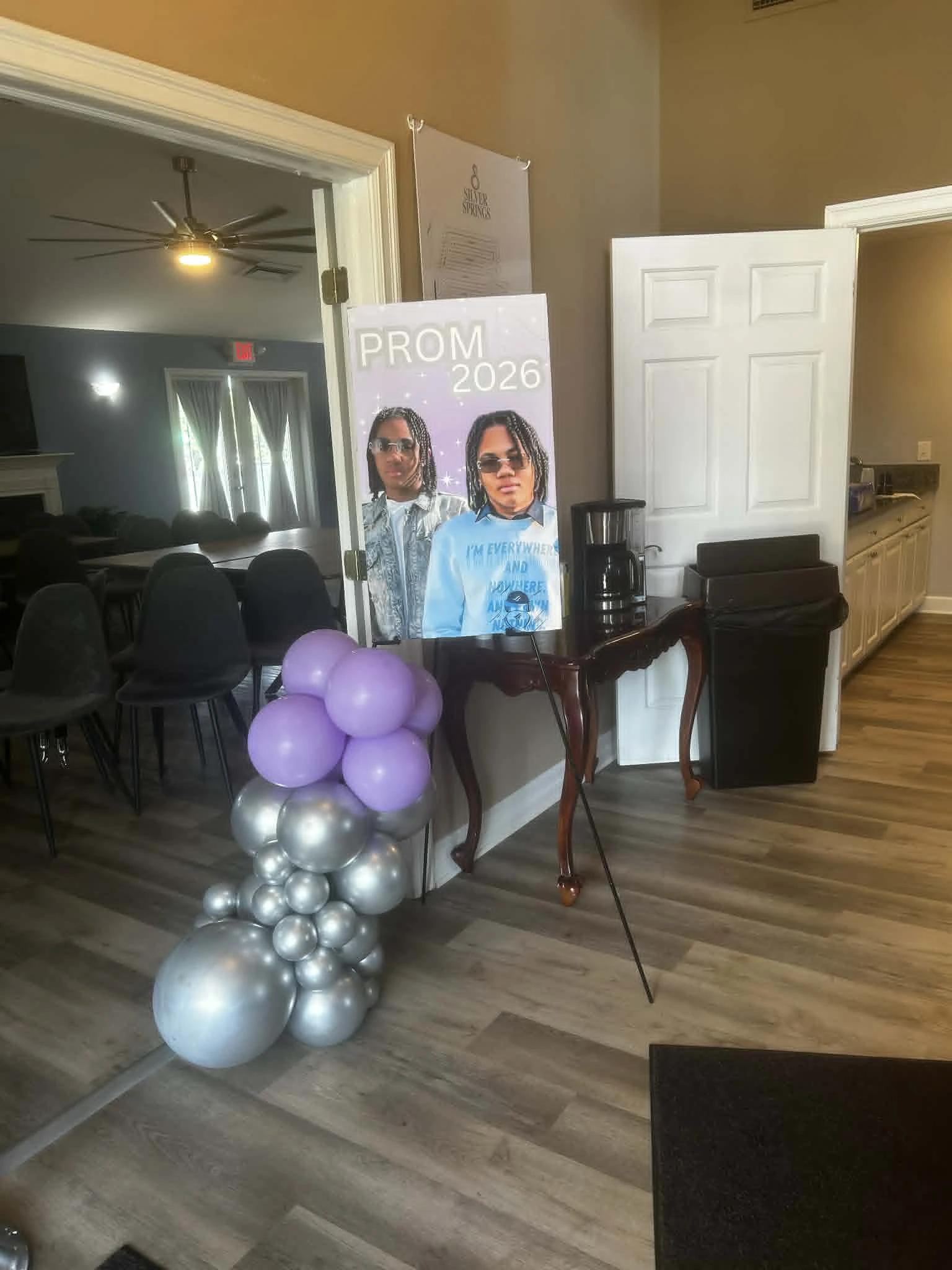 Prom sign with balloons